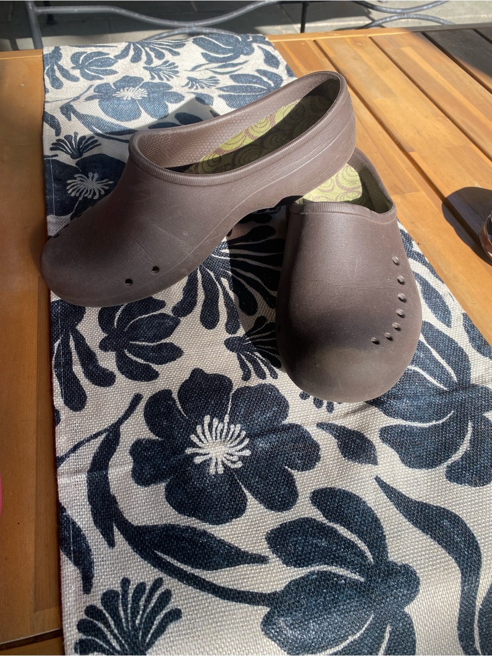 Crocs Tully Women's Dark Espresso Brown clogs- size 9 Women’s